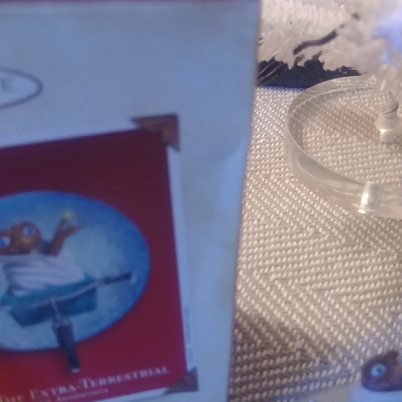 20th Anniversary E.T. Christmas ornament - Picture 4 of 6